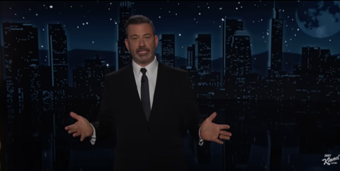 图为当地时间15日,吉米·坎摩尔主持《吉米·坎摩尔直播秀》画面。来源:YouTube视频截图