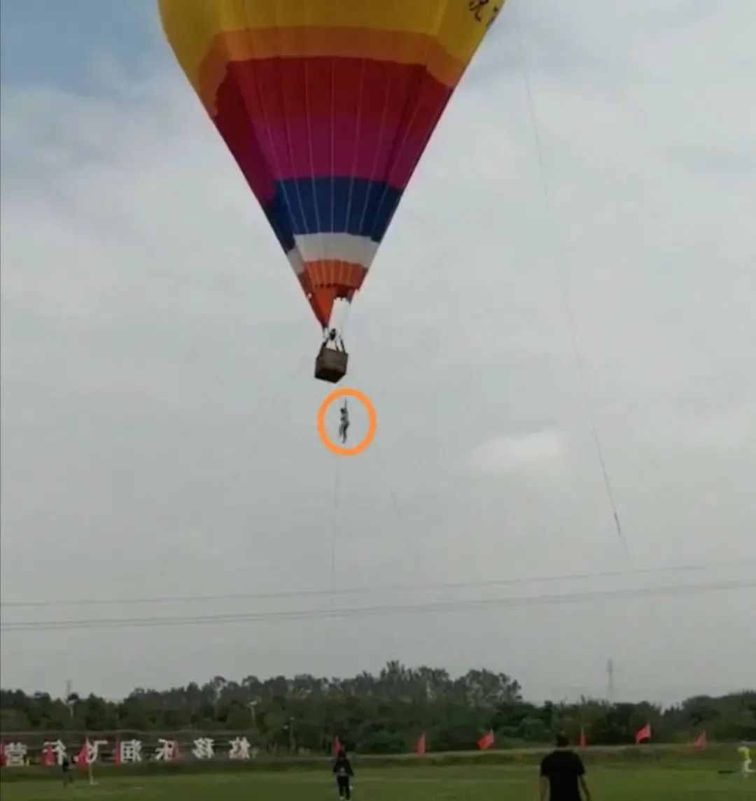 安监局回应景区热气球坠落湖面：受大风影响热气球迫降，无人伤亡_北京时间