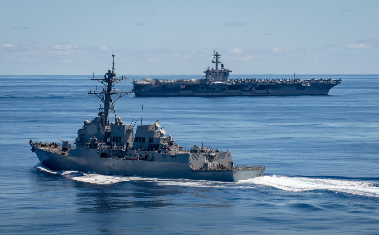 抵达夏威夷群岛海域的美国海军“卡尔·文森”号航母战斗群