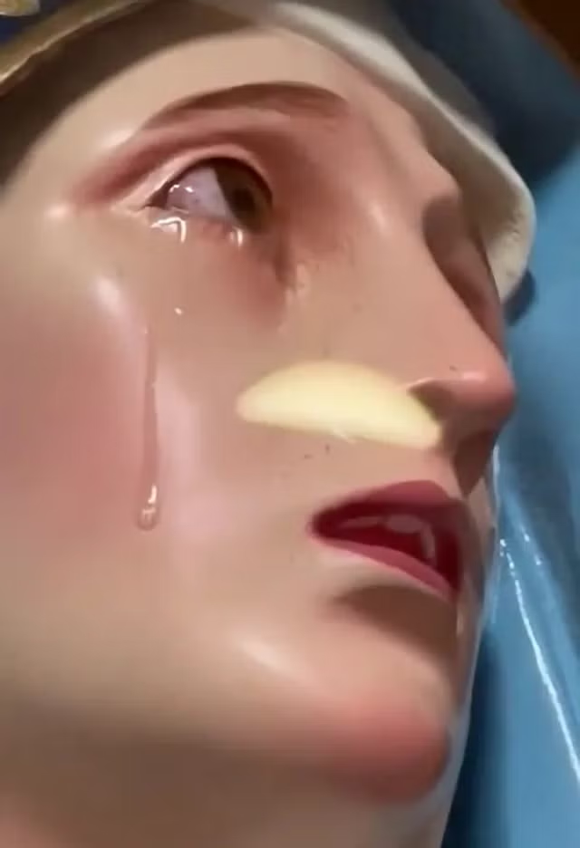 墨西哥科利马州一圣母玛利亚雕像落泪当地教授可能是渗水