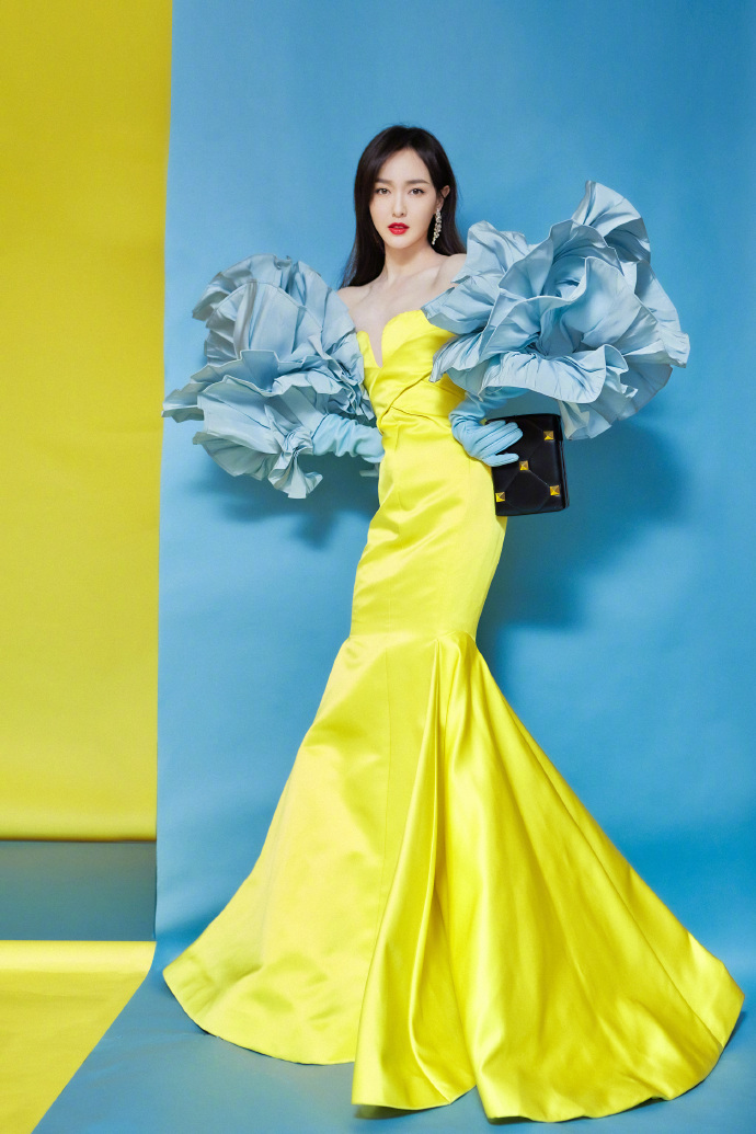 唐嫣身着valentino高定礼服光彩照人