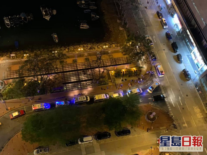 大批警员接报到场