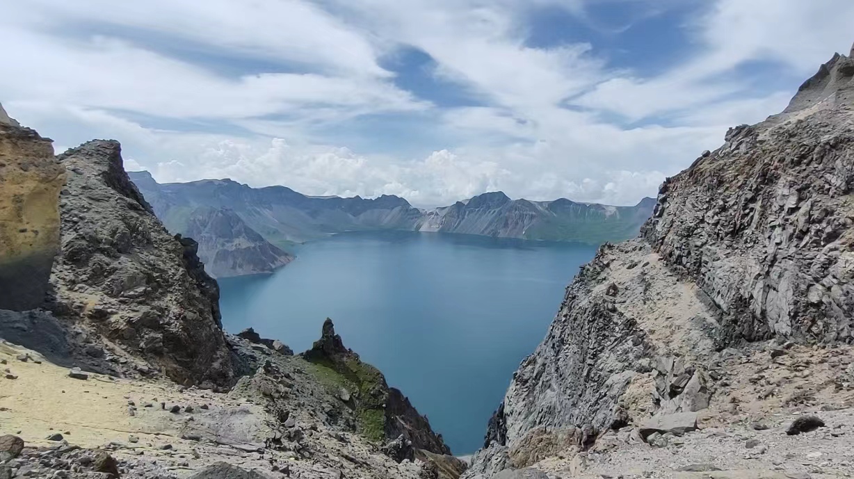 進入暑運以來,長白山景區日均接待旅客超過2萬人,大部分是乘高鐵前往