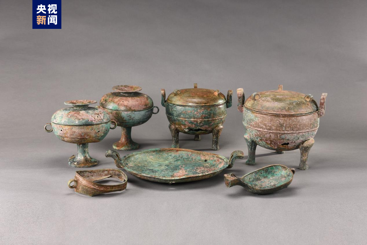 从墓葬位置关系及随葬器物分析,可推测m4,m5应为夫