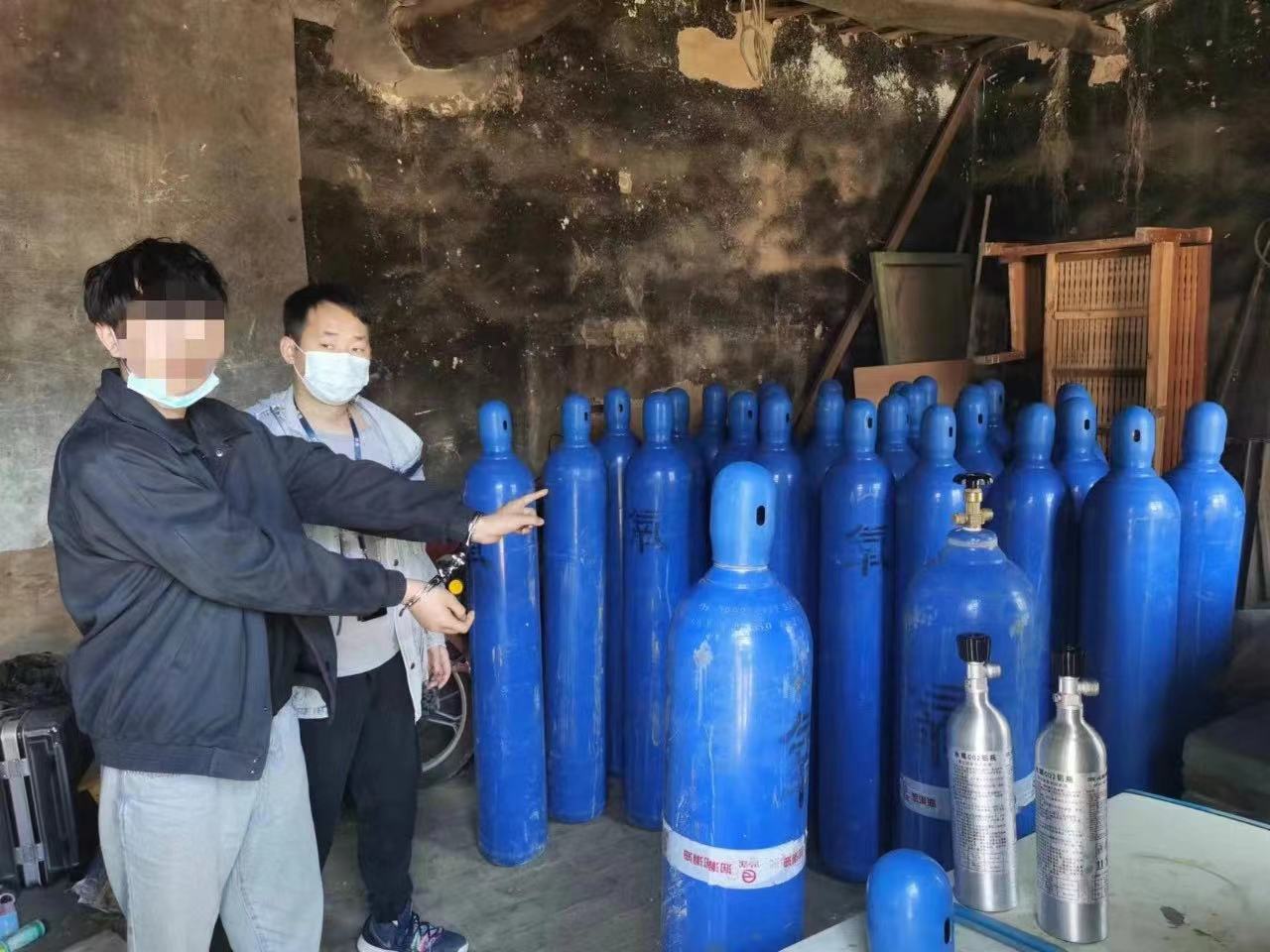 重庆警方破获非法经营"笑气"案:嫌犯线上销售至酒吧,夜店