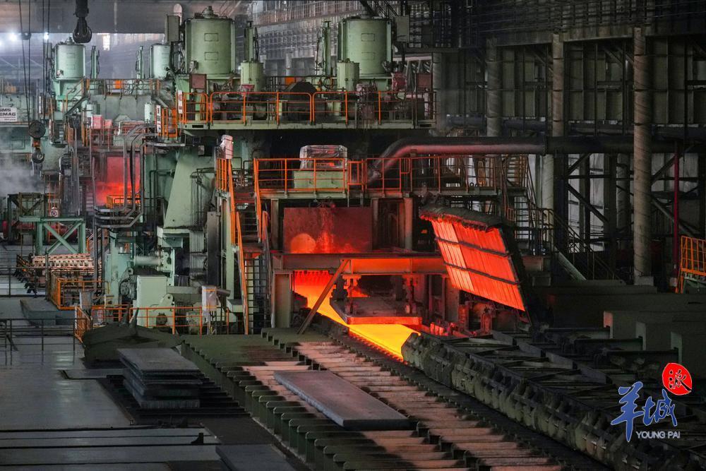 2月24日，湛江市宝钢湛江钢铁有限公司的生产线
