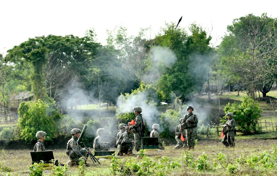 ▲中方参演官兵开展迫击炮实弹射击