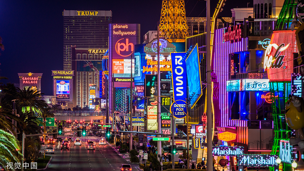 拉斯维加斯夜景(视觉中国)2019年的一项调查显示,美国有多达45%的新人