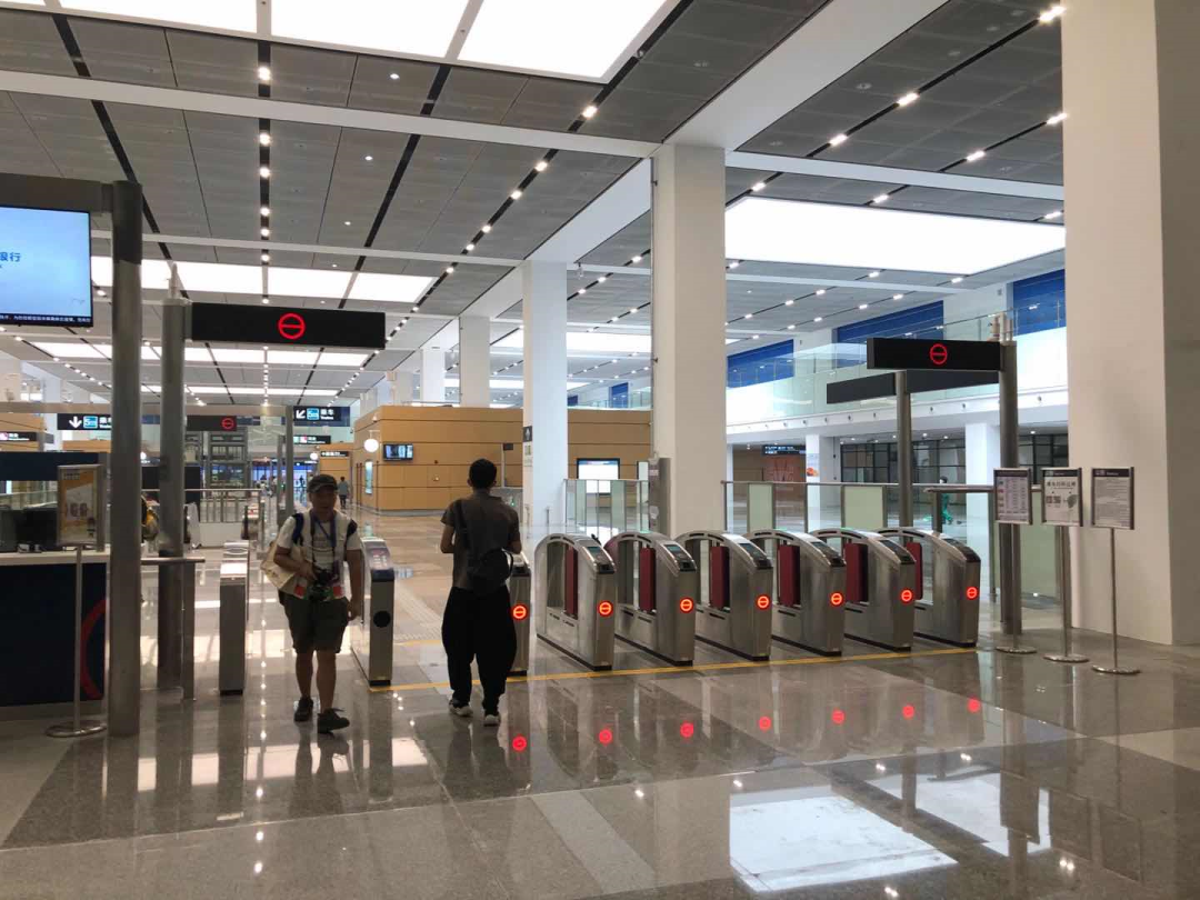 2020年6月,南站设施设备全面调试,临时换乘中心以及周边配套道路投入