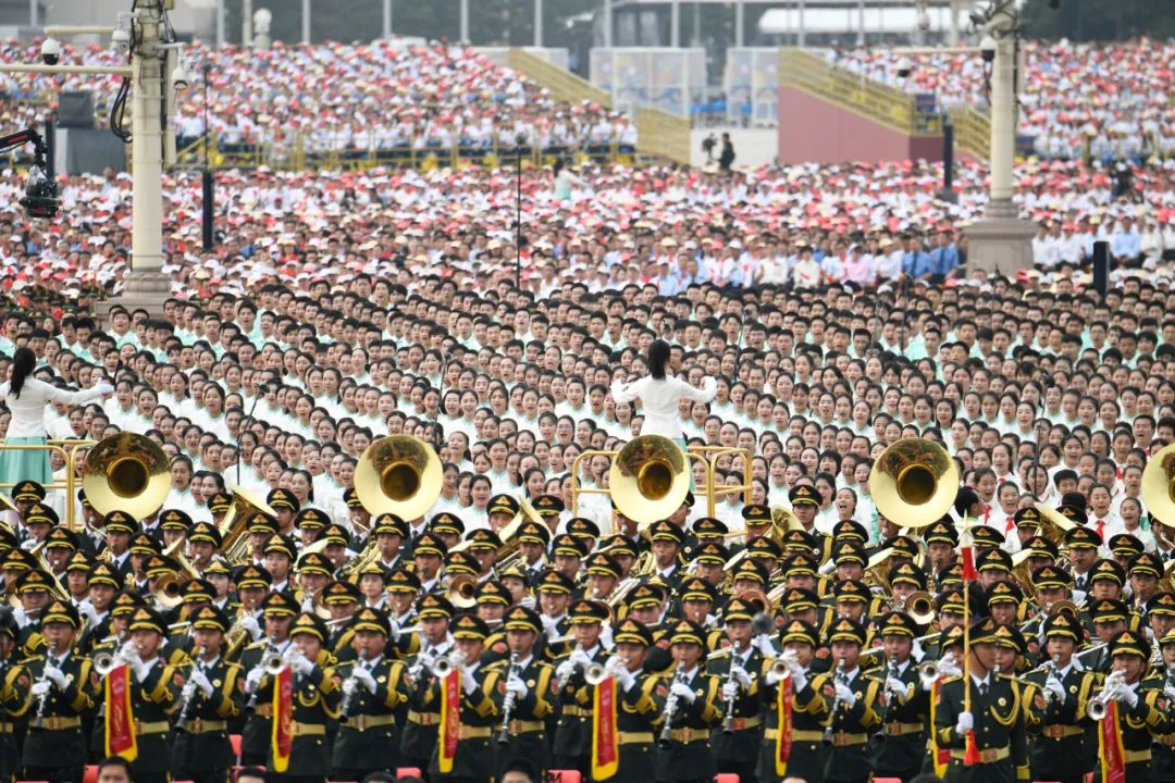7月1日上午，慶祝中國共產黨成立100週年大會在北京天安門廣場隆重舉行。 這是合唱團在演唱。 （新華社記者張玉薇攝）