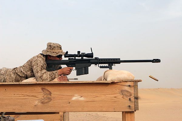 美军现役的12.7毫米巴雷特M107大口径狙击步枪