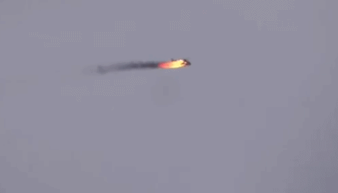 社交媒体上出现的疑似叙利亚政府军直升机被击落画面