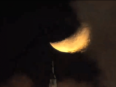 ▲ 月伴神箭：长二F火箭发射神十五飞船（来源：央视新闻）