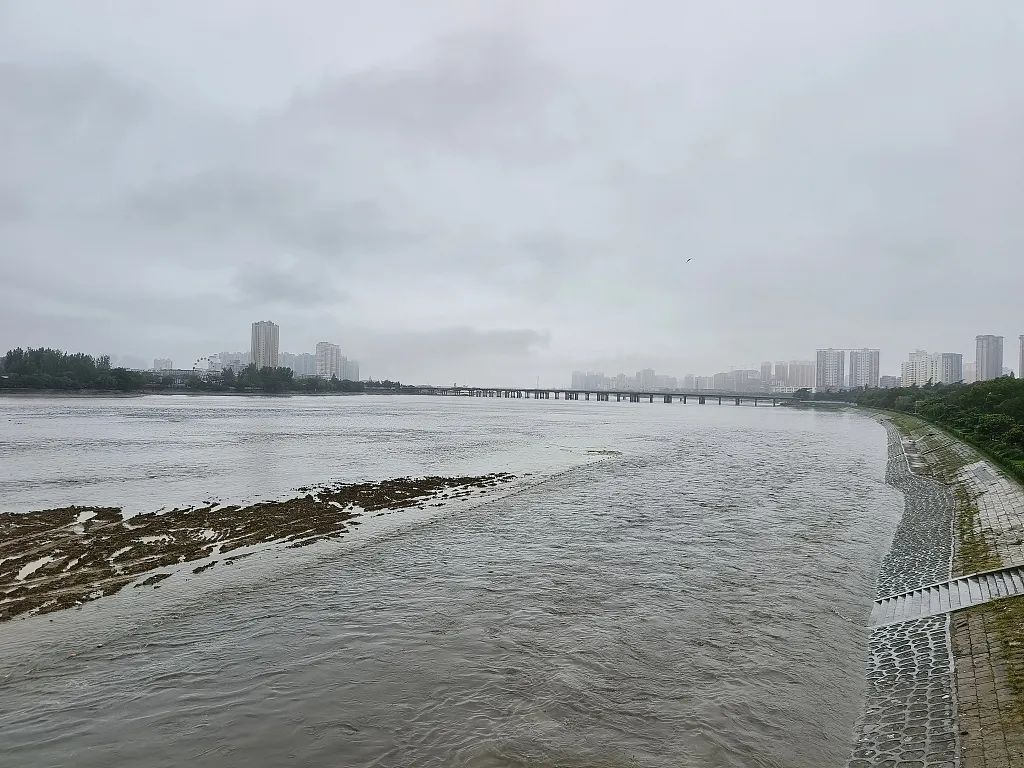 旬邑暴雨图片