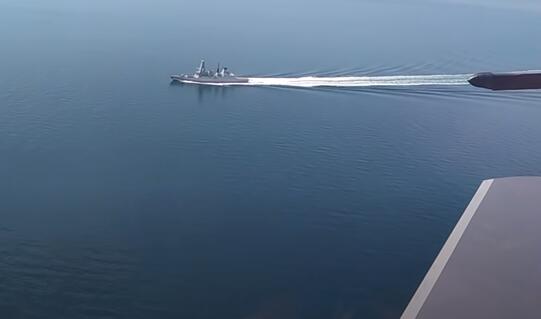 俄罗斯国防部公布的俄军战机驱离英国驱逐舰画面
