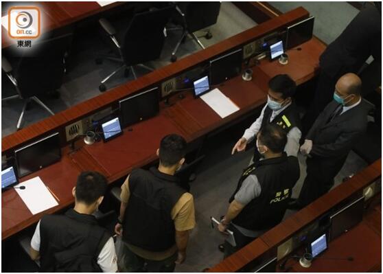 香港警方到场调查。（图源：香港“东网”）