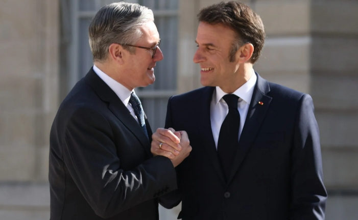 斯塔默和马克龙（右） 资料图 图源：英国《每日电讯报》