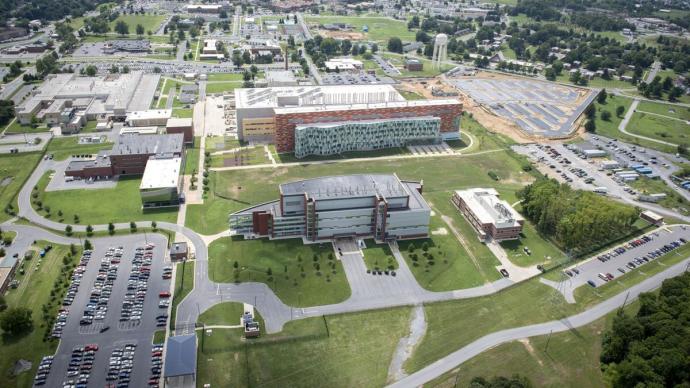 遭政府调查、被寄死亡子弹……只因反对“武汉实验室泄漏论”,西方科学家竟遭政治迫害与威胁