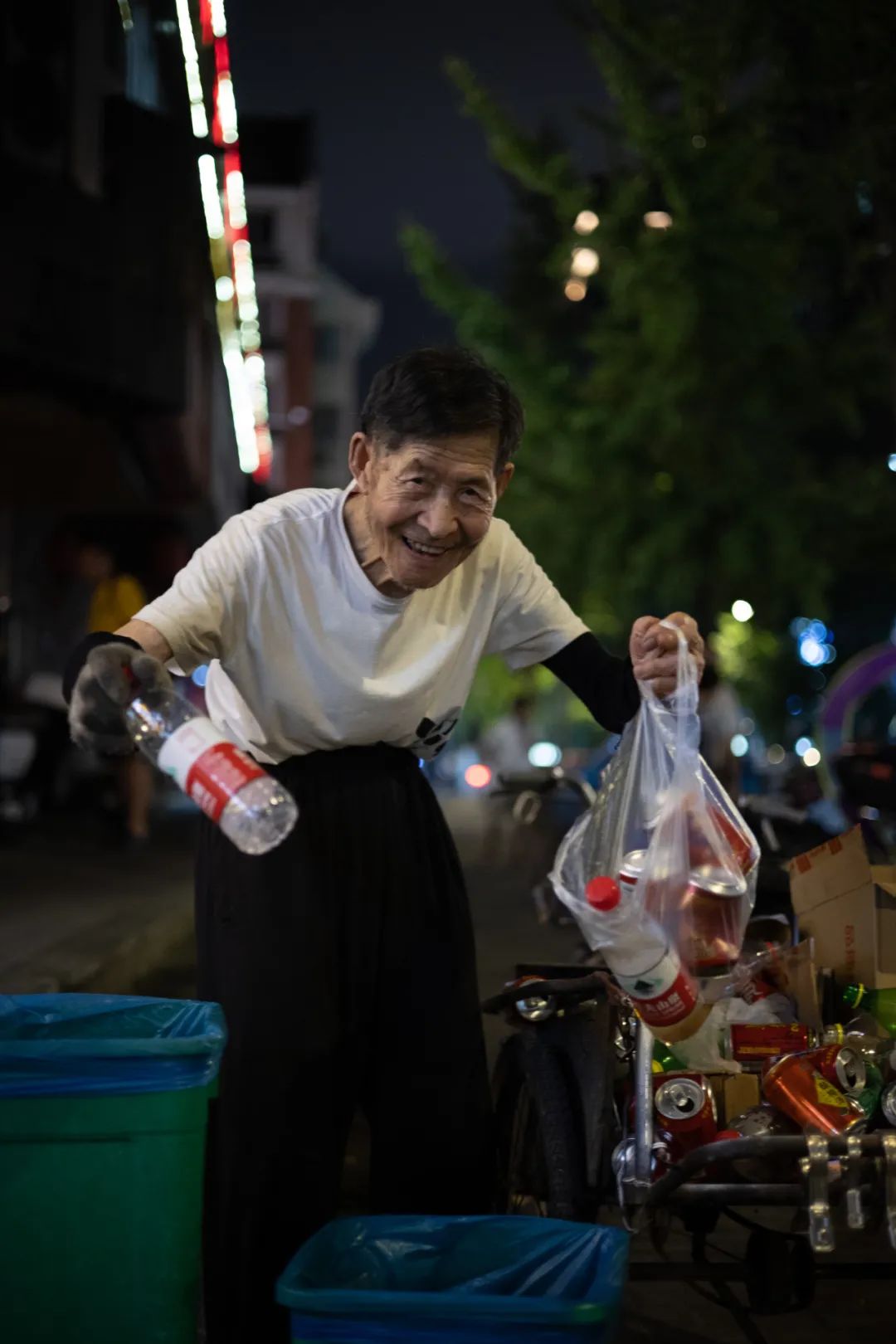 今年89岁高龄的"拾荒老人"王绅森(按老人意愿,本文用其曾用名)