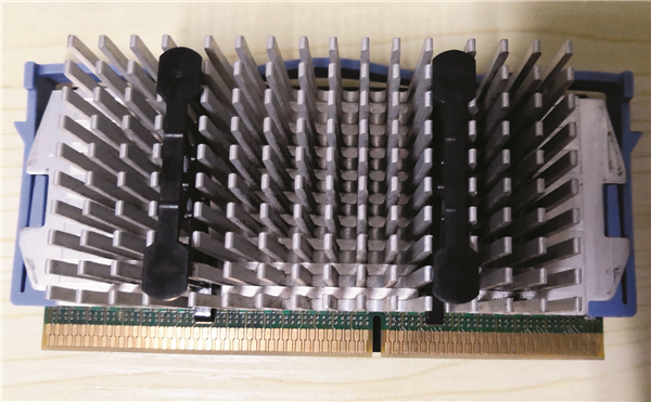 为上世纪的化石级电脑升级SSD、显卡:爷的青春回来了!