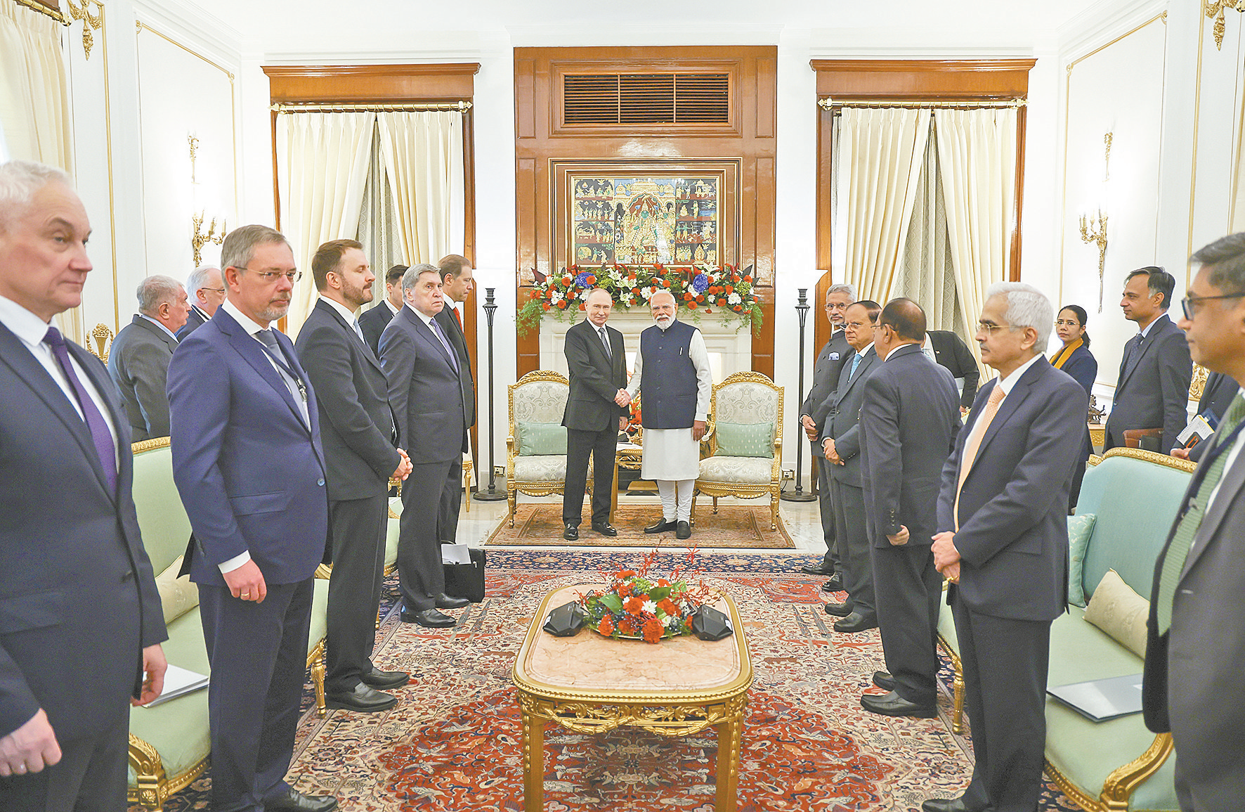 5日，新德里，印度总理莫迪与俄总统普京举行会谈前合影。（IC photo）