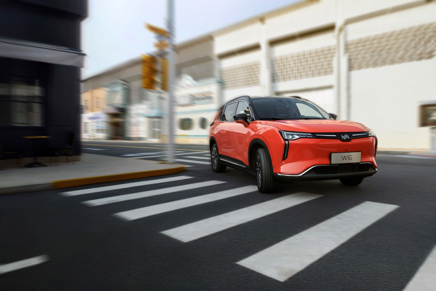 引人注目的“竞速橙”车身涂装，明艳的色调彰显活力