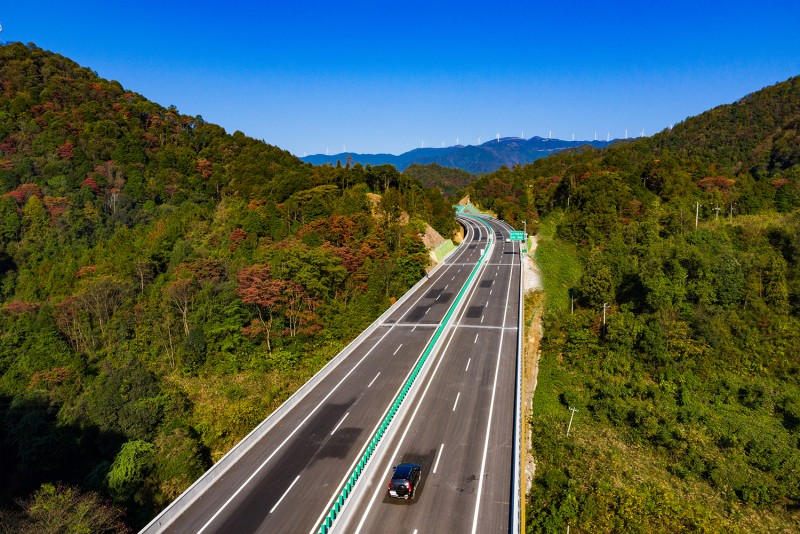 田文国摄芷铜高速的通车将实现湖南怀化,贵州铜仁两相邻市的高速公路