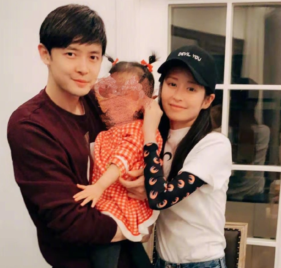 颖儿付辛博女儿正脸曝光小月亮扎小揪揪超可爱