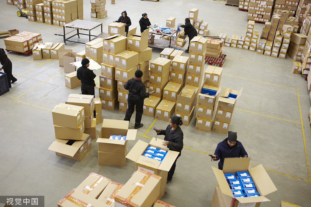 英媒:英国自助仓储业火爆,仓储物品足以装满60个白金汉宫