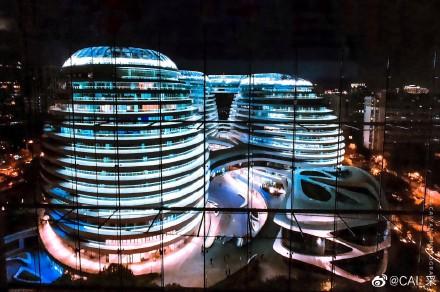 熠熠生辉的夜北京。@摄会我菲尼