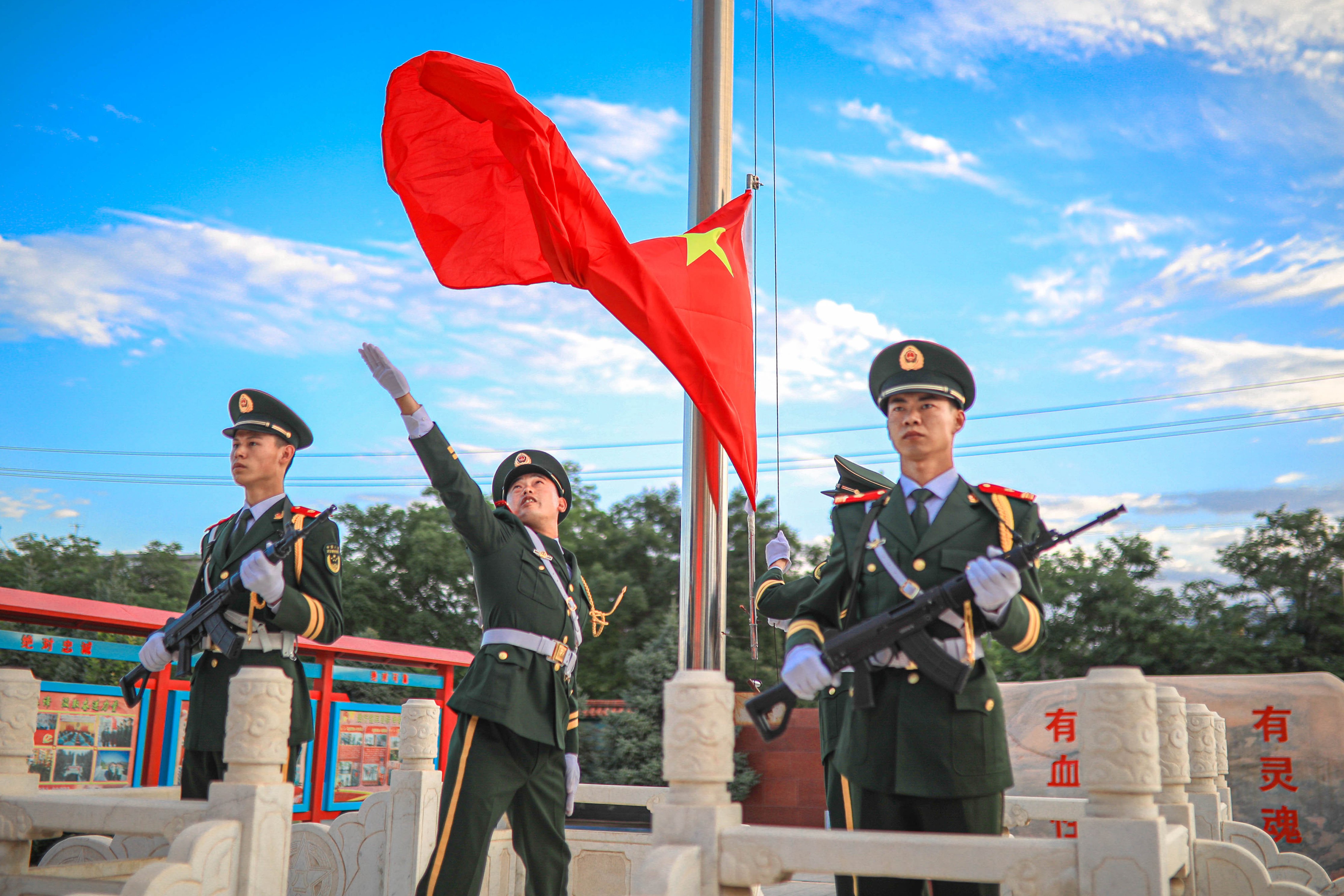 甘肃武警:建党99周年,官兵这样过七一