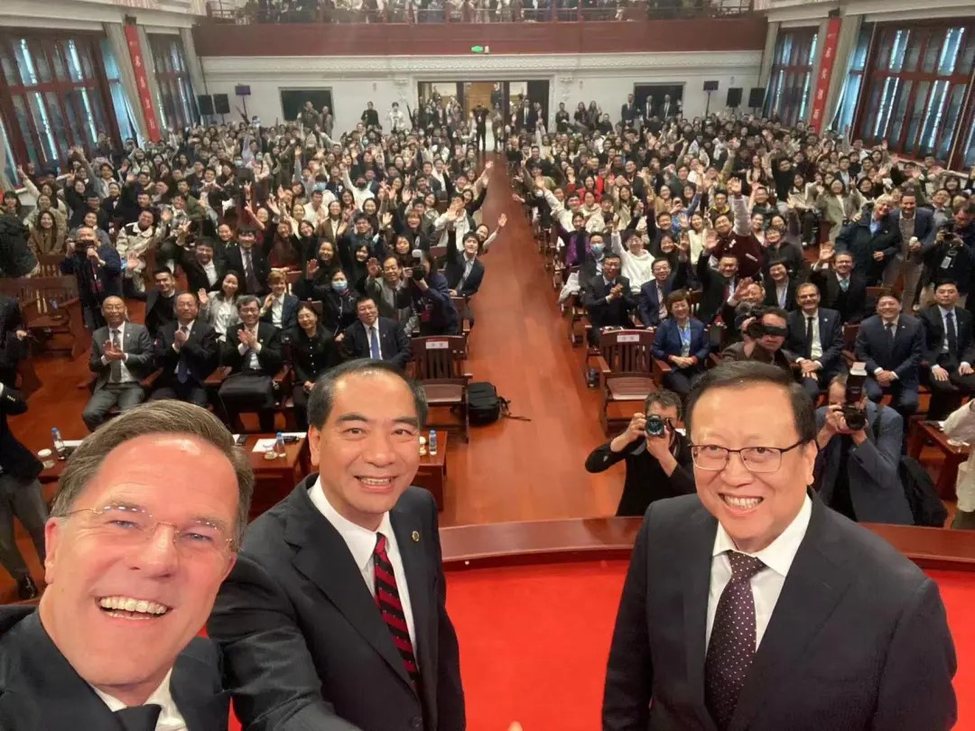 荷兰首相马克吕特访问北京大学并与师生交流座谈