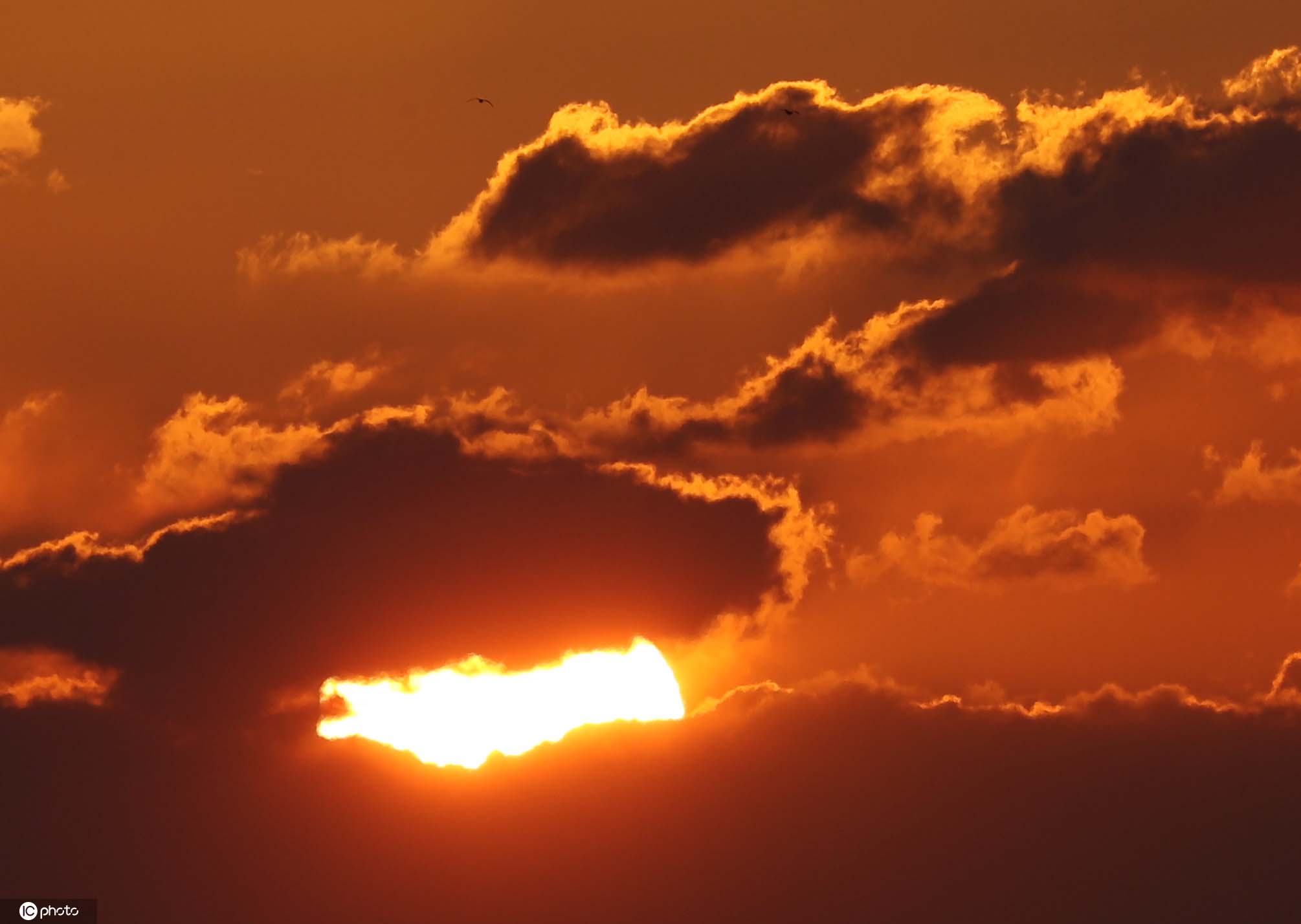 迎接2021年第一缕阳光 韩国各地民众冒严寒看日出