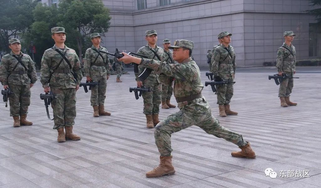 瞧!这个新兵营来了一波“军士排长”