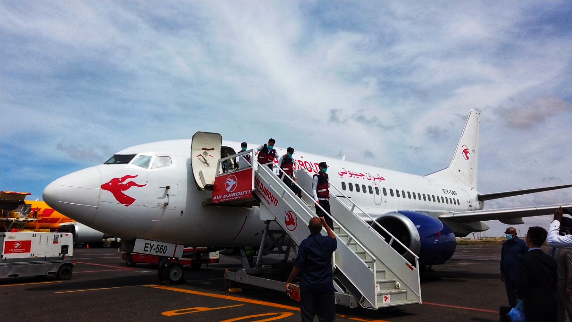 中国赴非洲首批抗疫专家组抵达吉布提