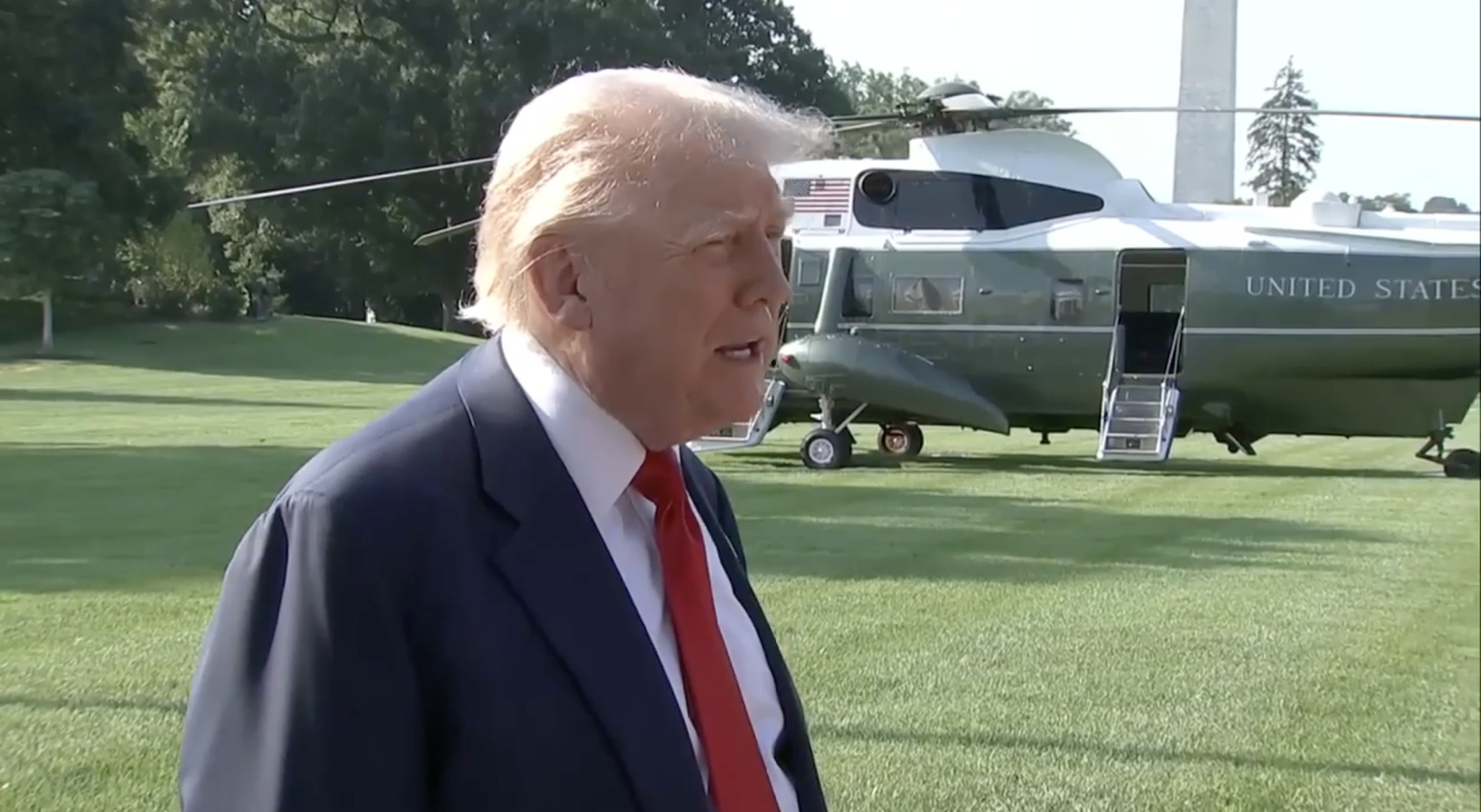 特朗普25日接受采访时称“克林顿去过那个小岛28次，我从来没去过”。图源：美媒视频截图