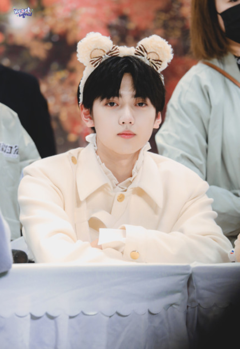 焉栩嘉出席r1se长沙签售会 头戴多个卡通头饰卖萌可可爱爱