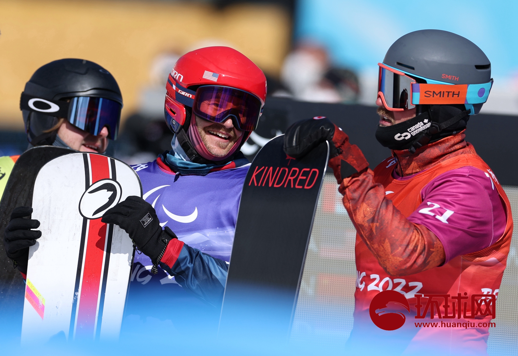 北京冬残奥会残奥单板滑雪比赛项目举行,共产生8枚金牌