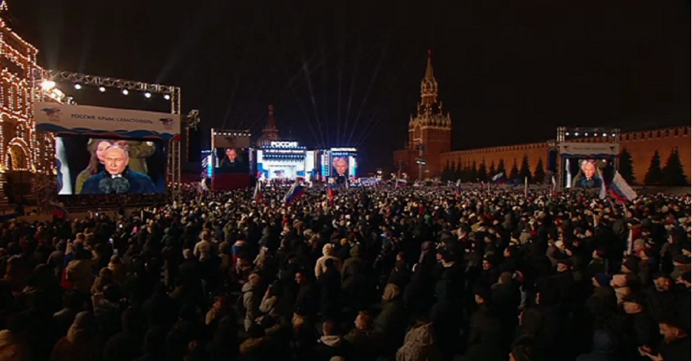 当地时间3月18日，庆祝克里米亚加入俄罗斯十周年音乐会在莫斯科红场举行。此图为音乐会现场画面。图源：克里姆林宫网站所发布视频中画面的截图
