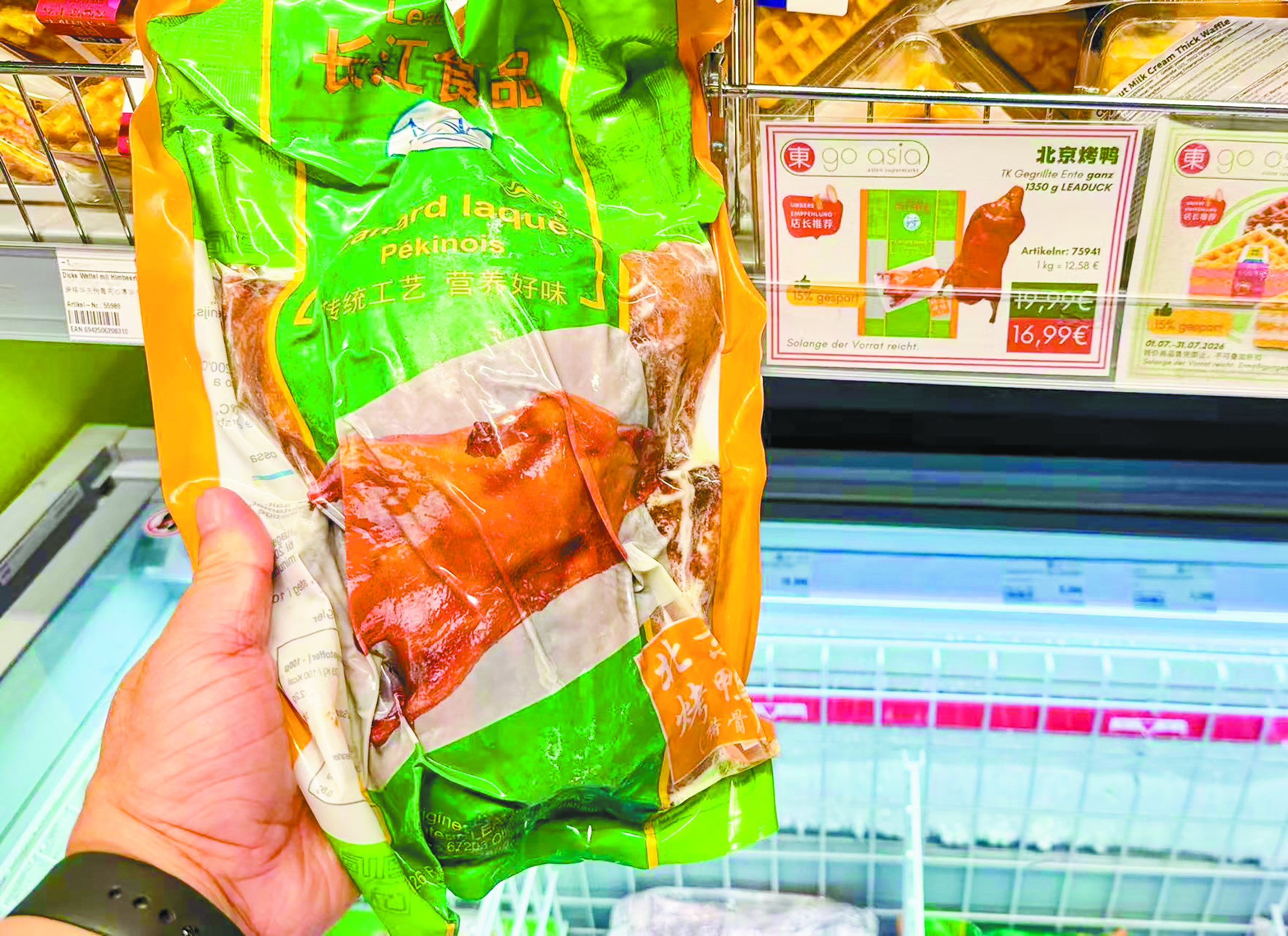 德国一家亚洲超市出售的北京烤鸭 青 木摄