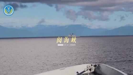 17日，中国人民解放军东部战区发布战训视频《阅海峡》 图自东部战区视频截图