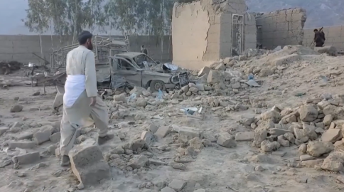 2月22日,巴基斯坦发动袭击后,阿富汗楠格哈尔省的一处废墟。图源:外媒