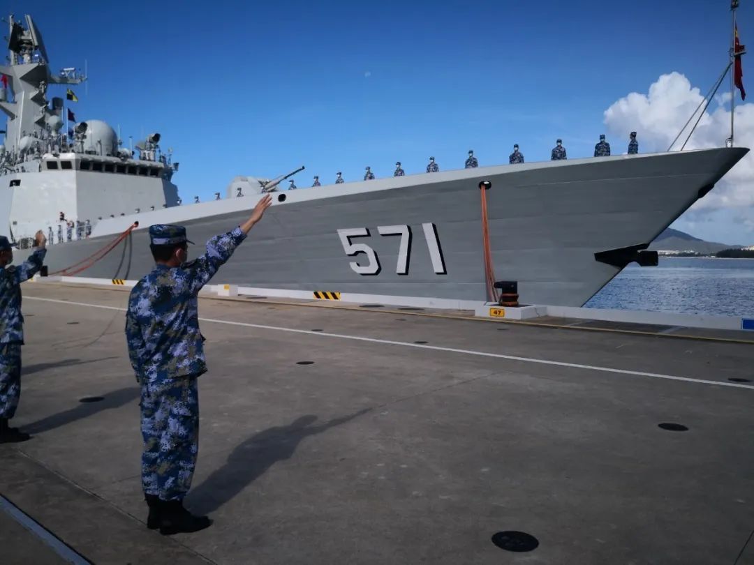 刚刚,海军第三十四批护航编队返回三亚军港!