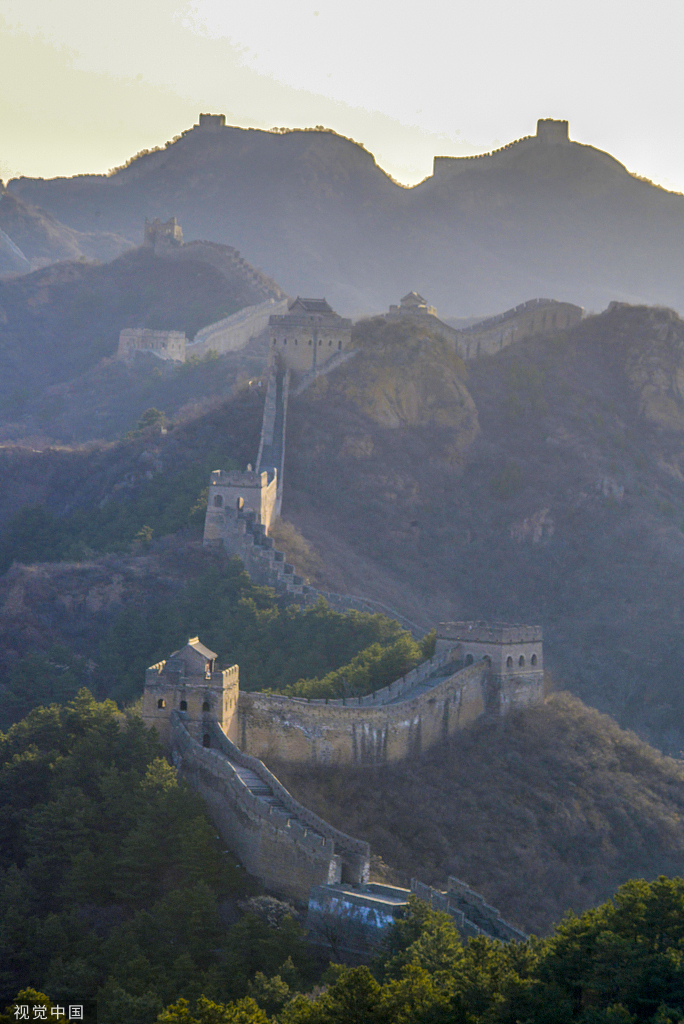 金山岭晨光盛景图图片