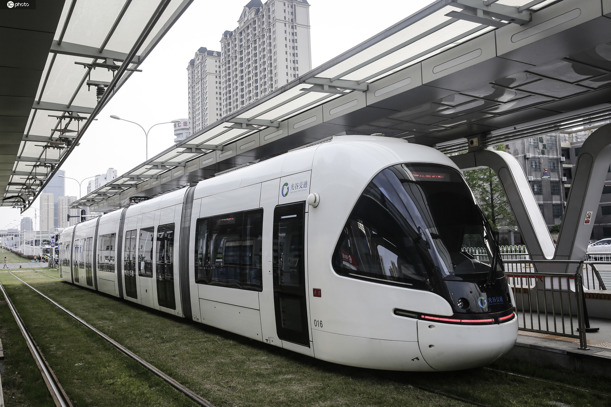 武汉"光谷量子号"有轨电车恢复运营