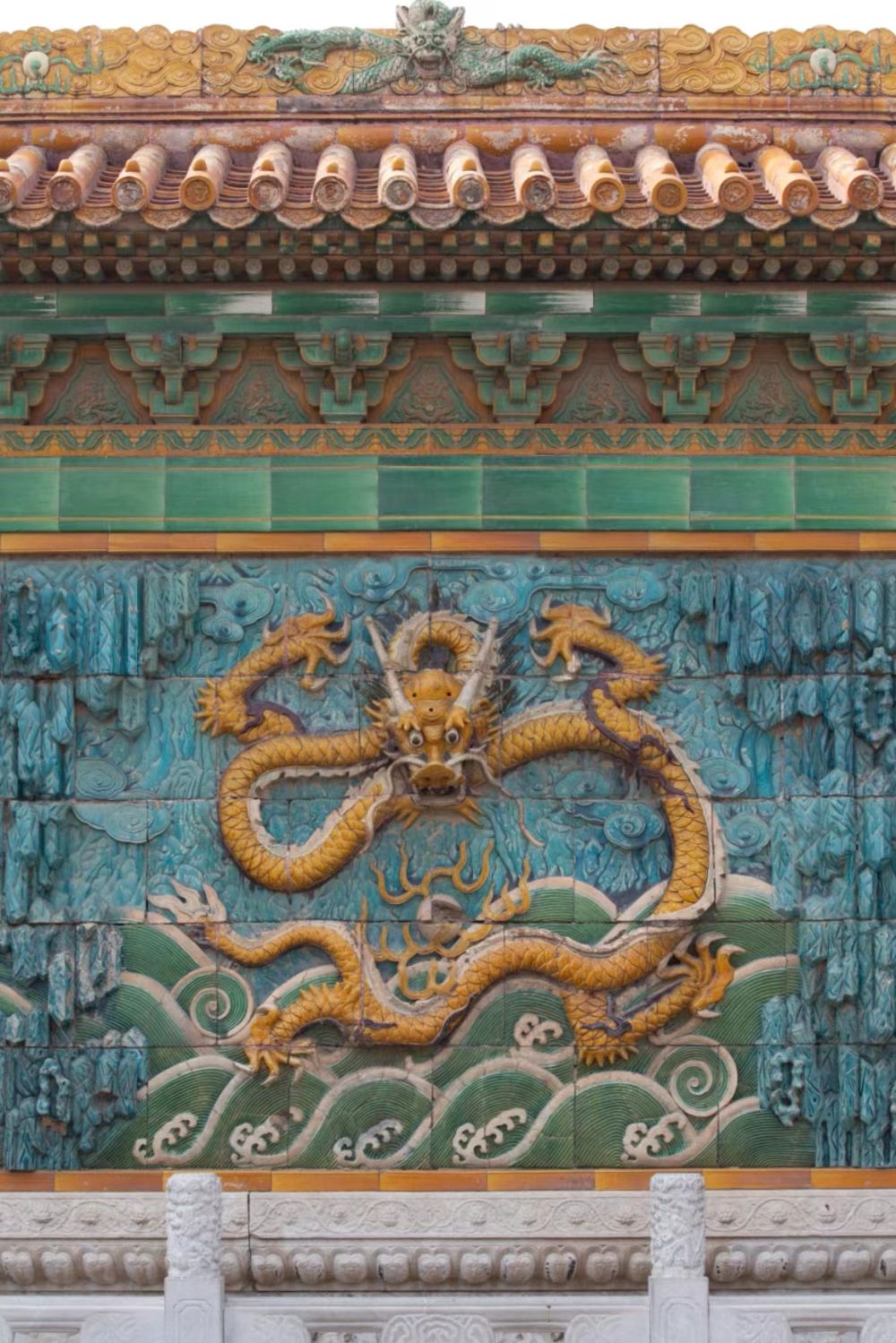 故宫九龙壁居中黄色正龙(故宫博物院供图)山西省古建筑与彩塑壁画