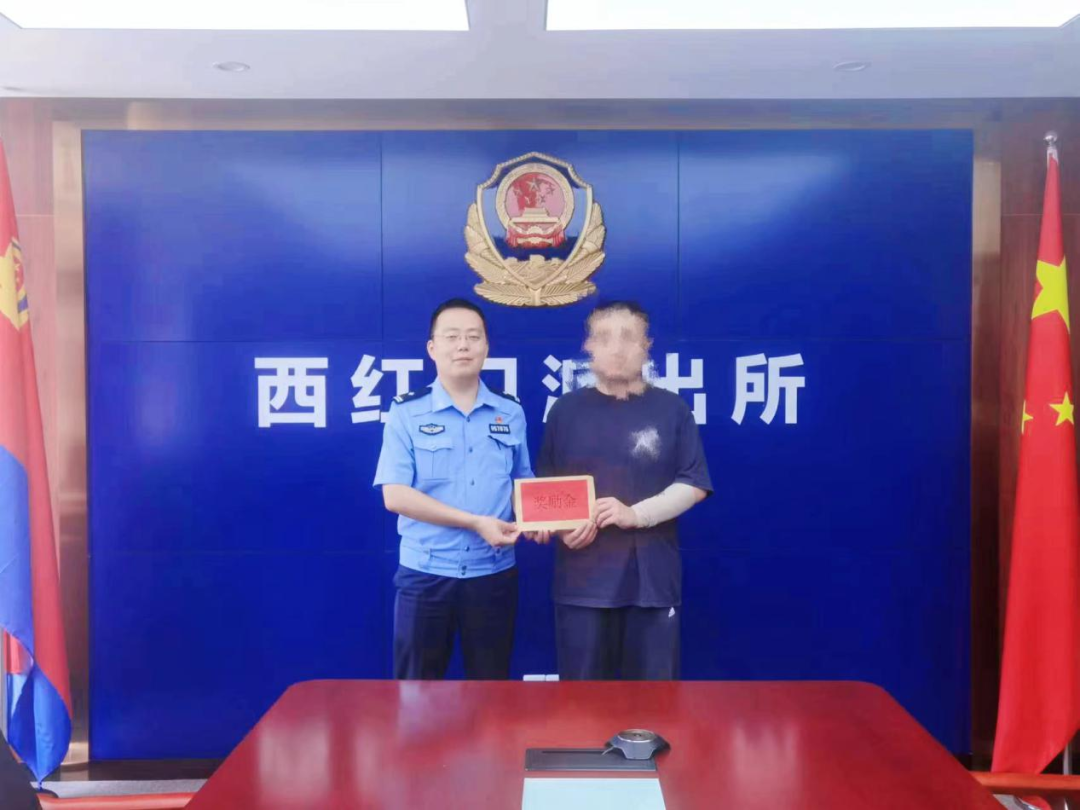 7月17日,西红门派出所社区民警接群众举报,在西红门镇某商圈内有人