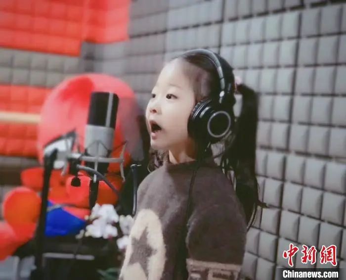 无数被疫情困在家中的人们，感谢这乐声带来的勇气和信心。 被采访人供图