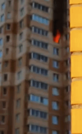 △起火公寓现场 来源：俄罗斯社交媒体