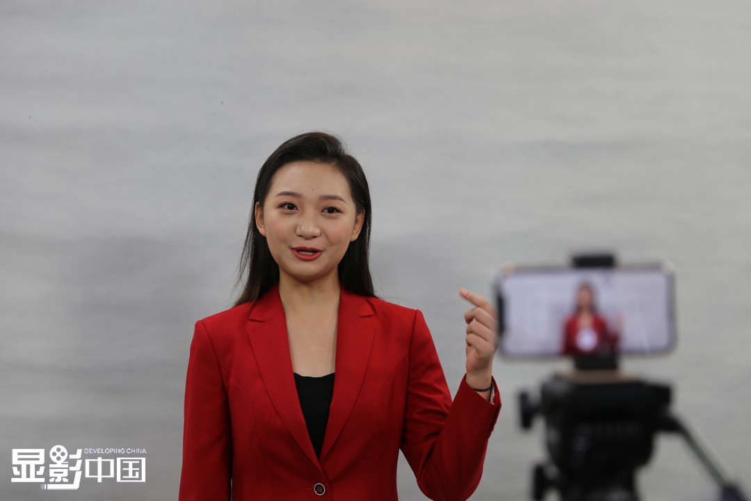 4月12日下午,王宝峥参加了中华女子学院播音与主持专业的专业课考试